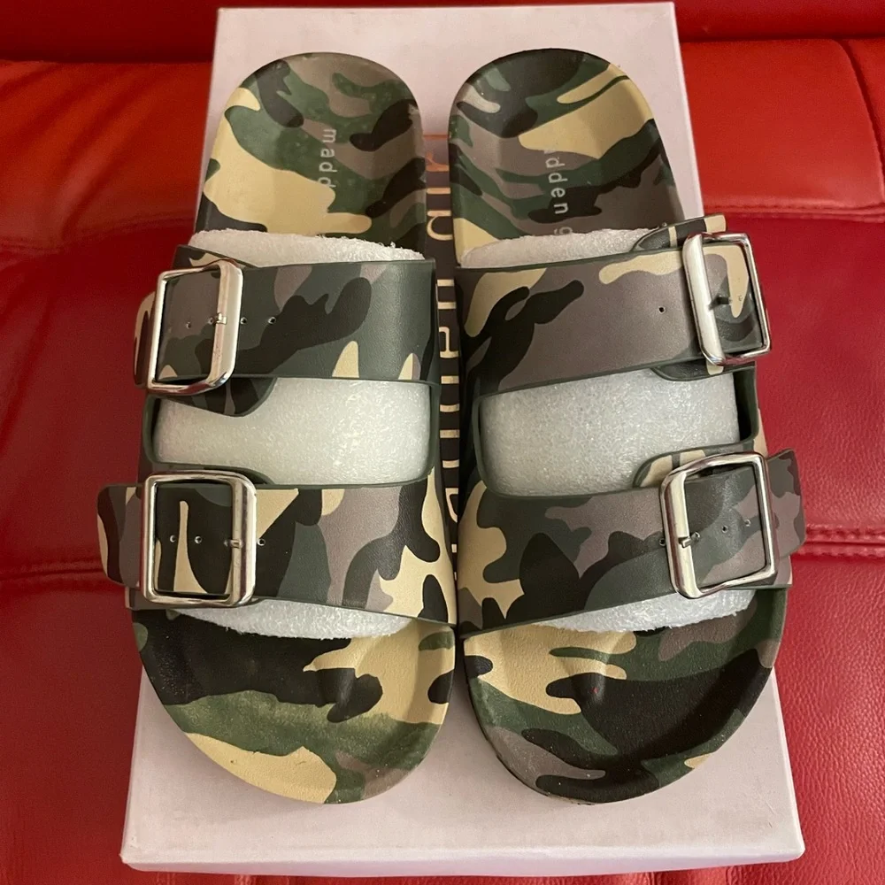 Teddy-T Camouflage Sandals, Sz 6 (Steve Madden) - Picture 7 of 8